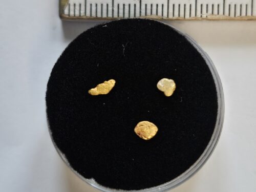 20260326_112846 Kleine Schweizer Goldflitter 0.11 gramm Goldach b. St Gallen