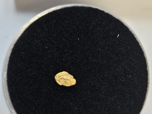 20260326_113536 grösserer Schweizer Goldflitter 0.03 Gramm gr. Fontanne Napf/LU