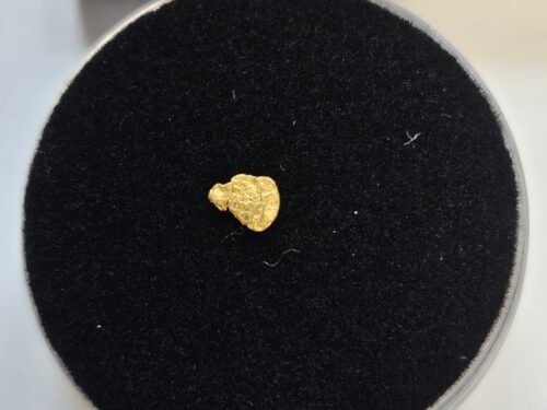 20260326_113639 grösserer Schweizer Goldflitter 0.03 Gramm gr. Fontanne Napf/LU