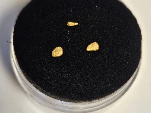 20260327_063949 3 kleine Goldnugget/Flitter aus dem Wallis 0.09g