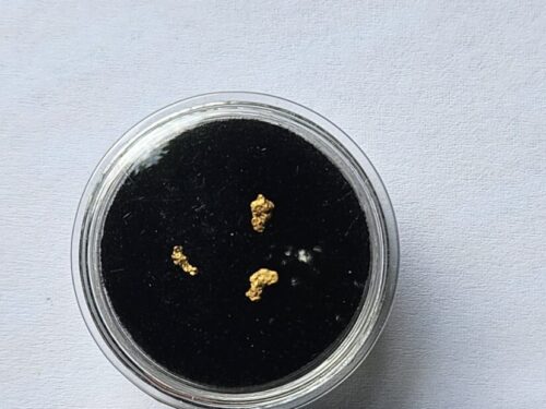 kleine Schweizer Goldnugget 0.1 Gramm Tscharbach Obersaxen Graubünden