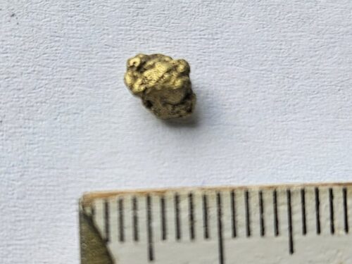Schönes Schweizer Goldnugget 0.41 Gramm Val Sumvitg