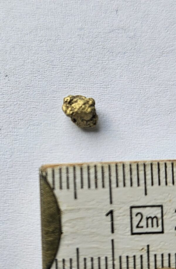 Schönes Schweizer Goldnugget 0.41 Gramm Val Sumvitg