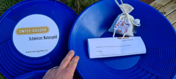Geschenk-Set: Goldsäckli (Paydirt), Goldwaschpfanne und Sammeldose und ev. Buch Gold in der Schweiz