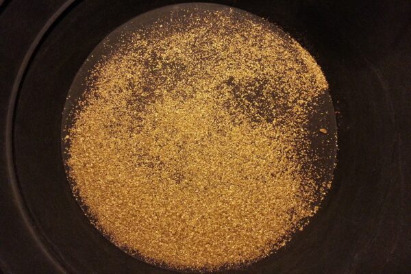 Schweizer Natur-Gold-Flitter aus dem Einzugsgebiet der Rhone